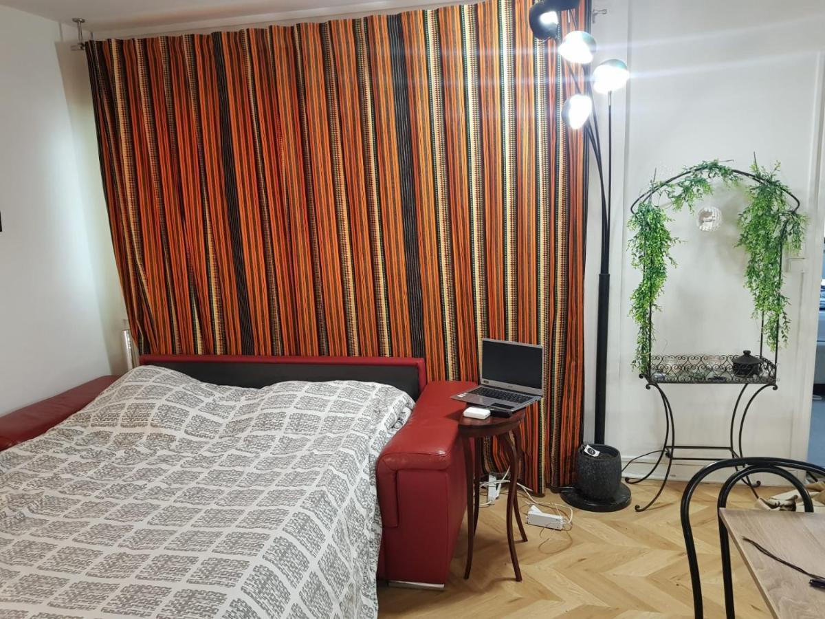 Pretty And Neat Bedroom In My Cosy Appartment. Puteaux Buitenkant foto