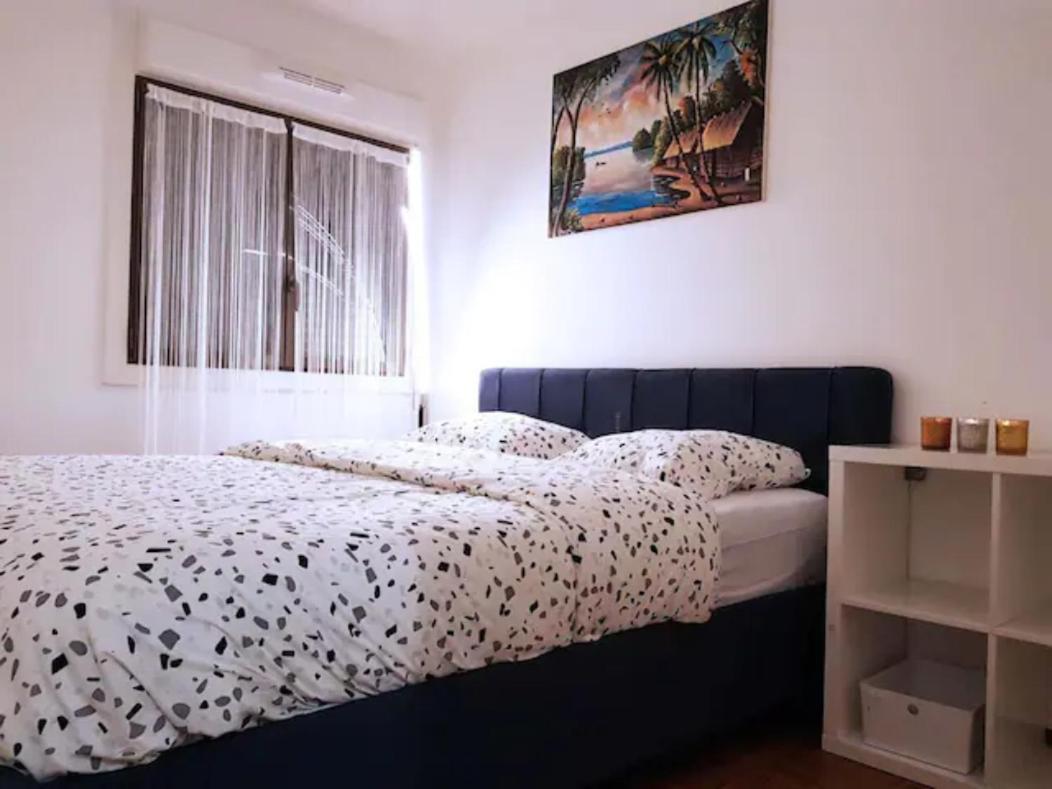 Pretty And Neat Bedroom In My Cosy Appartment. Puteaux Buitenkant foto
