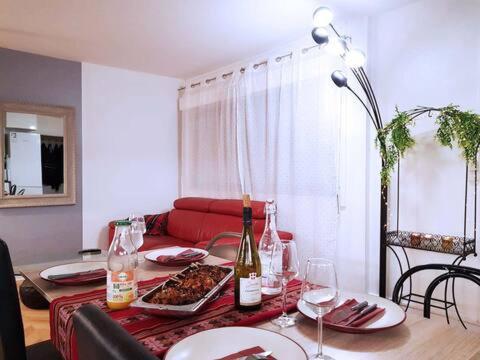 Pretty And Neat Bedroom In My Cosy Appartment. Puteaux Buitenkant foto